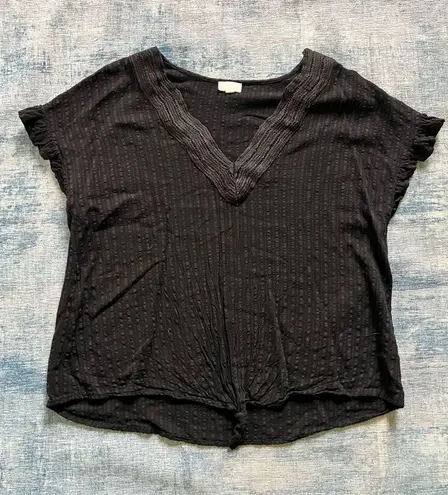 Hem & Thread Black Textured Stripe V Neck Tie Front Ruffle Sleeve Tee Large