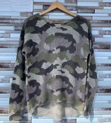 360 Cashmere  Dahlia Camo Crew Neck sweater small