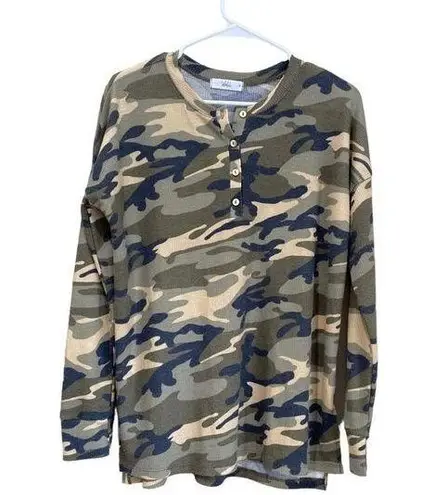 TALULAH Camo Waffle Top Henley Size Small