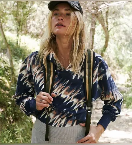 Free People NWOT  Movement Half Time Printed Navy Cropped Hoodie size Small