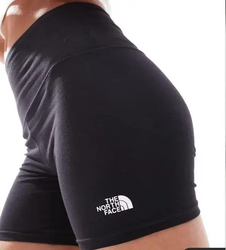 The North Face NWT  Evolution legging shorts in black Size M