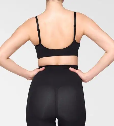 SKIMS Mid Thigh Sculpting Shorts S/M