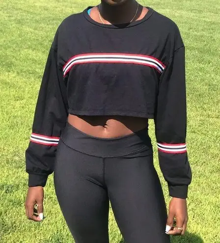 Tres Bien Trés Bien - long sleeve black cropped sweatshirt