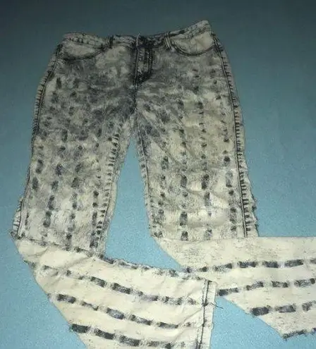 Crave fame by Almost Famous High waisted distress straight leg acid wash size 9