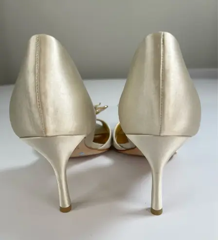 Badgley Mischka Randall Vanilla Satin Crystal Embellished Bridal Shoes Size 7 M