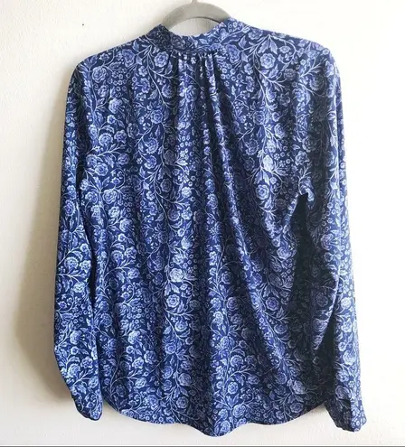 Tahari  Blouse Blue & White Floral V Neck Top M EUC Business Casual Professional