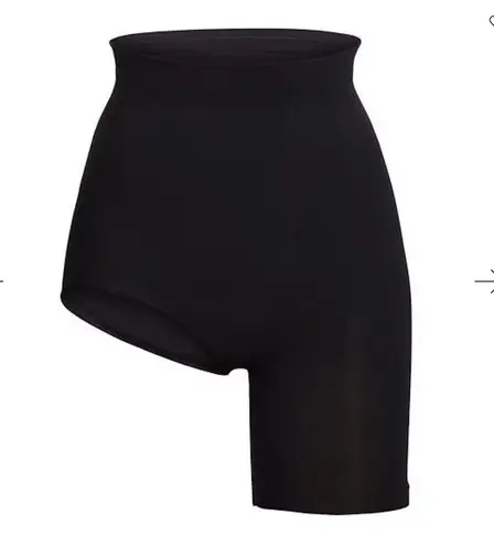 SKIMS  Solution Shorts Seamless Sculpt Right Leg Exposed thumbnail 1