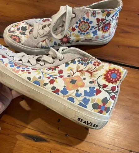 Seavees Womens casual Sneaker Size 9 high top canvas floral print