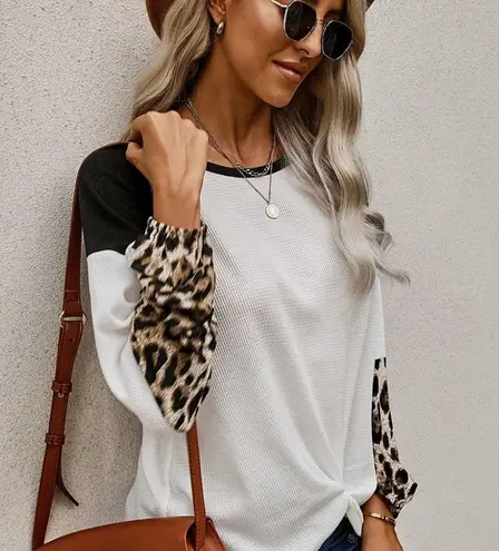WAFFLE KNIT LEOPARD WHITE BLACK BLOUSE TWIST KNOT Size undefined