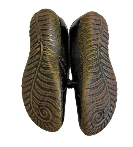 Naot Nau Mai Burgundy Patent Leather Mary Jane Flats, EU 38 Size undefined