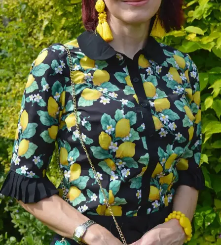 Hell Bunny 3XL LEMON PRINT
RETRO PINUP BUTTON UP
BLOUSE BLACK PLEATED
CUFFS