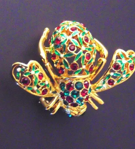 Joan Rivers HOLLY JOLLY BEE PIN BROOCH Holiday Christmas Holly Berries Green Red