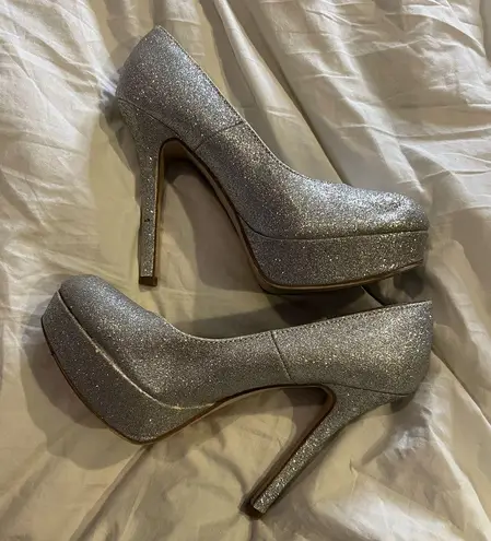 Brash 9.5  6” silver glitter pump heels