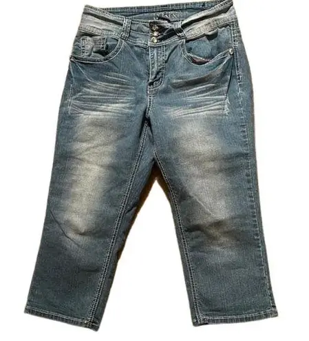 Truth Be Told distressed blue jean capris Size 8