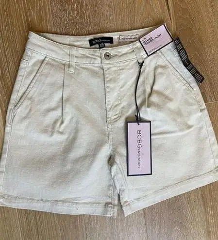 BCBGeneration BCBG Generations Women's Relaxed Trouser Shorts - color Ivory size 3/26 NWT