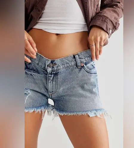 NWT Free People X SER.O.YA Lyle Shorts Denim in Sorrento Size 29 Distressed Blue
