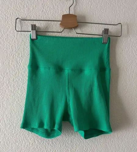 Carbon 38 ribbed green athletic shortie shorts Size XS