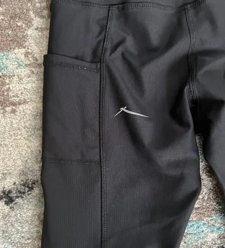 X By Gottex high waisted capri leggings with mesh accents and side pockets