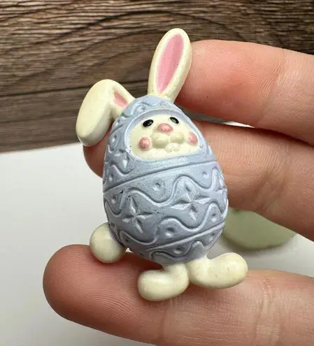 Avon Signed Owl Bird & Easter Bunny With Egg Plastic Brooch Pin Lot Of 2