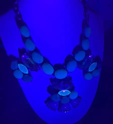 J.Crew Bib Necklace Glows Under Black Light Green Mauve Clear Gold Tone 18"