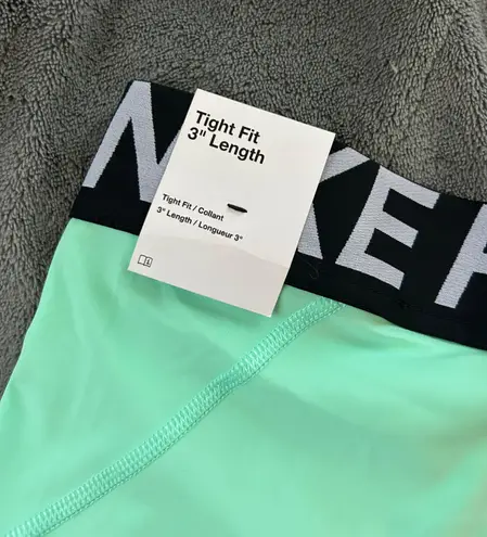 Nike Pro’s Teal Spandex