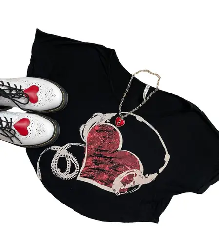 y2k color in motion heart with headphones cropped tee Black