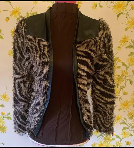 Shaggy cropped jacket zebra print size M Size M