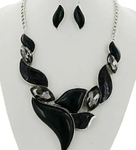 SILVER TONE BLACK STATEMENT NECKLACE & EARRINGS