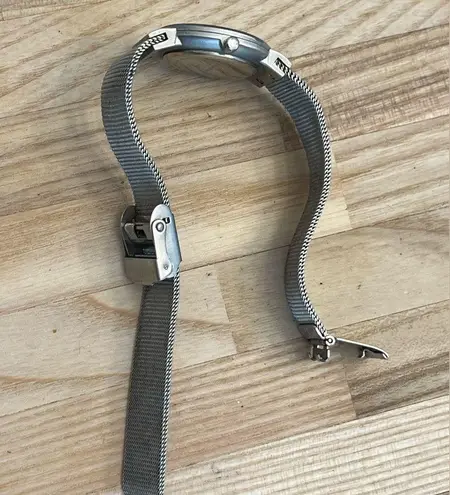 Skagen Denmark Ladies Watch Stainless Steel Mesh Bracelet Dial Ring Crystals