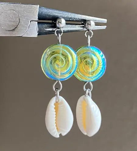 Handmade quality Czech glass beads snail shell & natural cowrie seashell dangle earrings 🌀💕