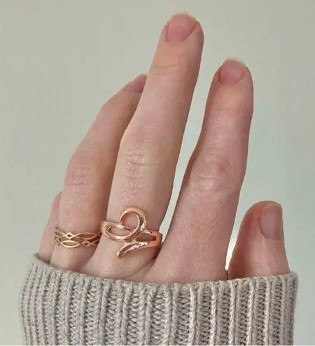 Boutique Gold Swirl Ring “Avalon” 8 Classic Feminine Simple Minimal Stacking