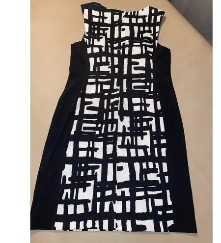 Connected Apparel Women's Black & White Geometric Print Sleeveless Sheath Dress