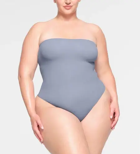 SKIMS Fits Everybody Strapless Bodysuit