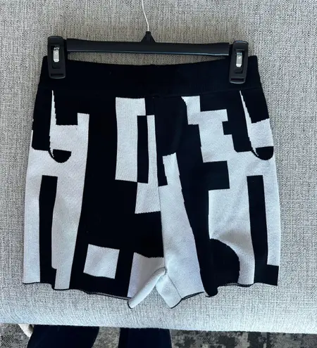 Black And White Set Size M