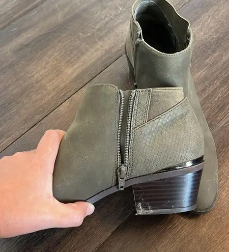 Simply Vera Side Zip Ankle Booties in Vienna Olive