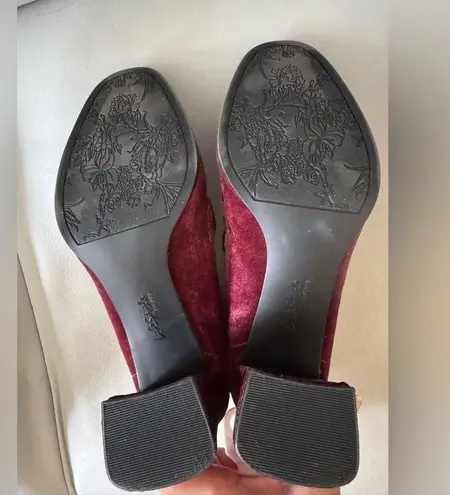 Life Stride ® Farrah red velvet loafers size 7