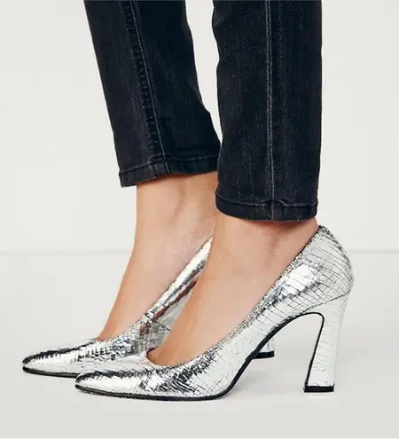 Kobe Husk Titan Heels in silver metallic Size 9.5