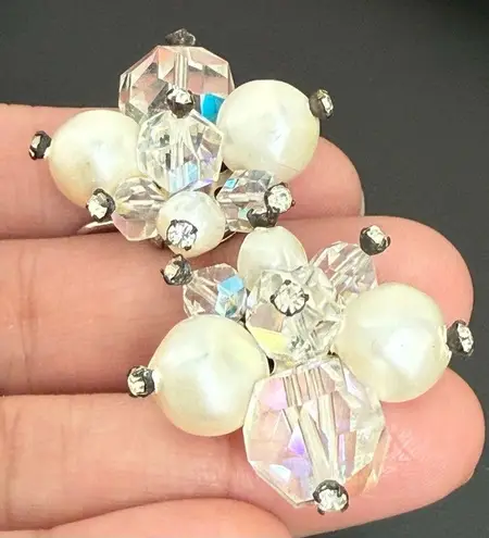Vintage LAGUNA AB Crystals Aurora Borealis Faux Pearl Cluster Beads Earrings 14g White