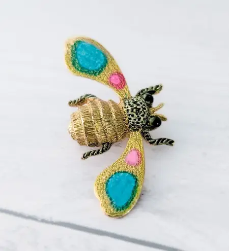 Vintage Brooch / Vintage Pin Gold Tone Bee with Colorful Accents