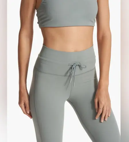 Vuori  Daily Leggings & Yosemite Bra in Fern M thumbnail 3