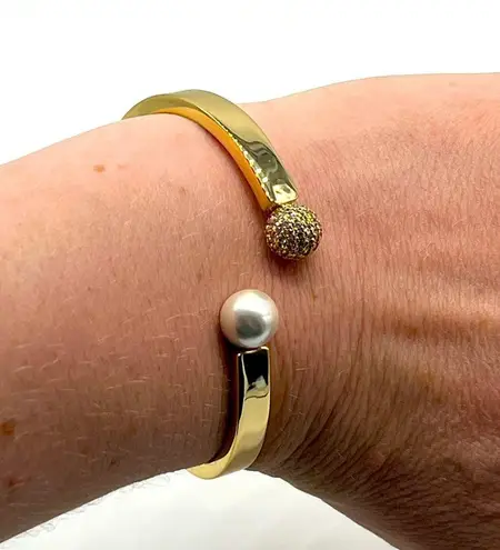 NEW REAL SIMPLE fashion gold bracelet with a pearl and mesh ball at each…