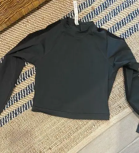 Lululemon  Sea Courage Rashguard in deep coal/ black soze 8