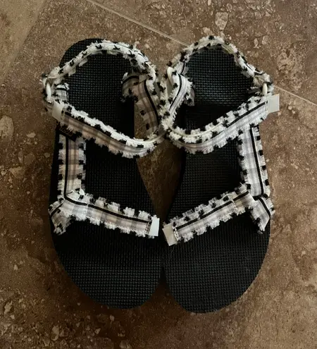 Teva Sandle