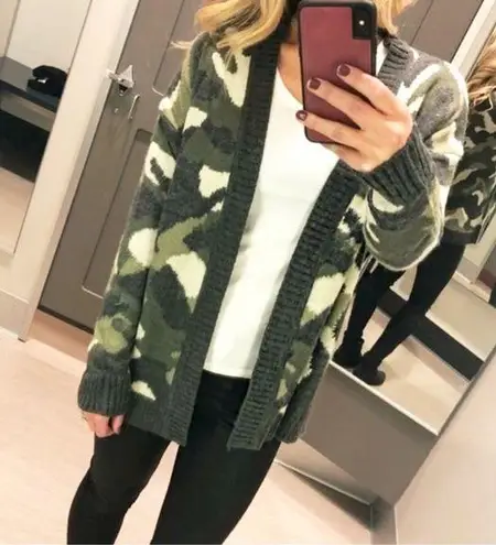 Universal Threads Universal Thread Distressed Camo Cardigan Oversized Olive Camouflage Sweater XS