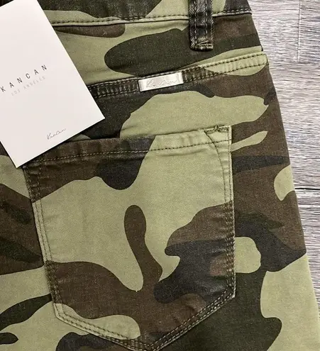 NWT KanCan Camouflage “Hazel” long shorts with stretch high rise