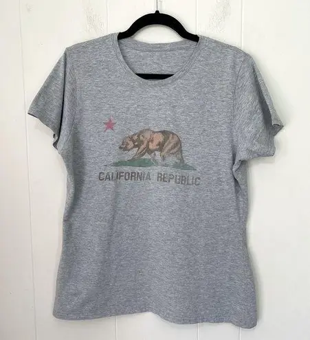 California Republic Bear Graphic T