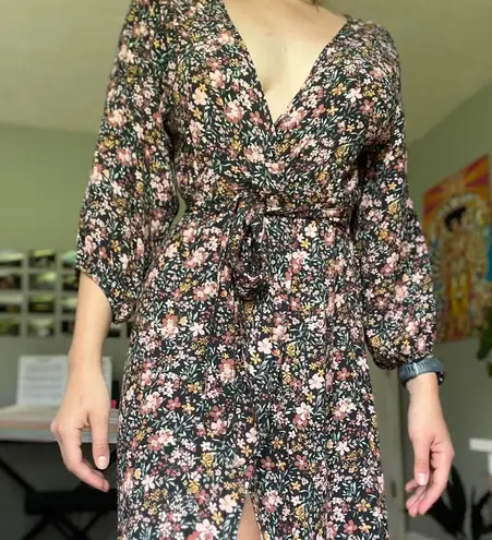 American Eagle Long sleeve floral wrap dress 🌷🌼