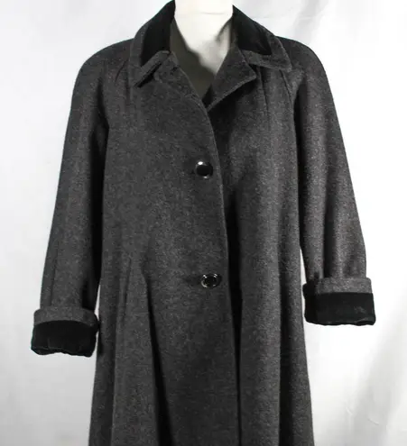 Classic New York Streetstyle Dark Gray Wool Overcoat with Velveteen Trim Size 10