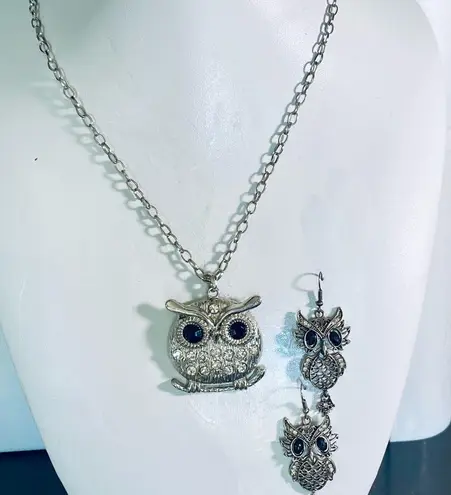 NEW Cute vintage Owl necklace and earrings gift set Silver