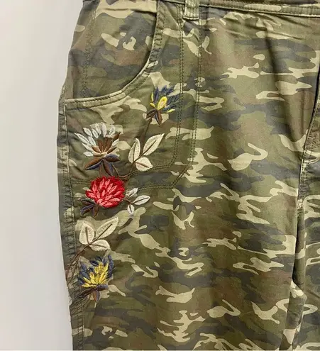 Style & Co  camouflage capri cargo pants with floral embroidery & tie hem size 16